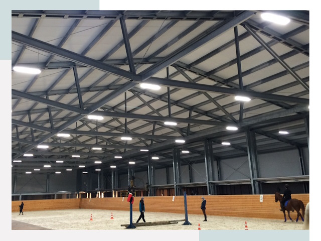 Строительство конных манежей от 617 руб в Рославль