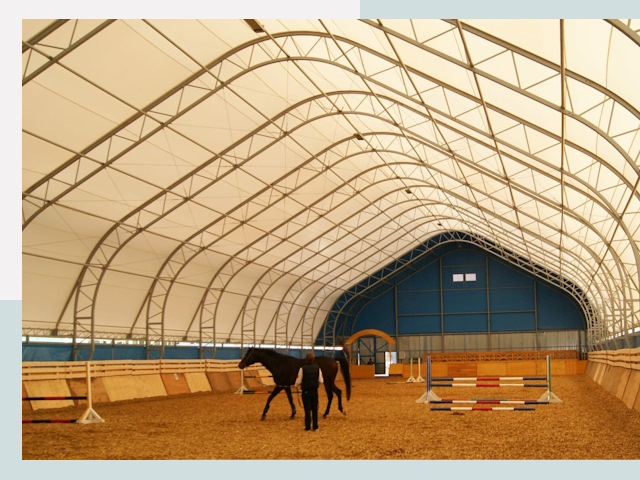 Строительство конных манежей в Рославле